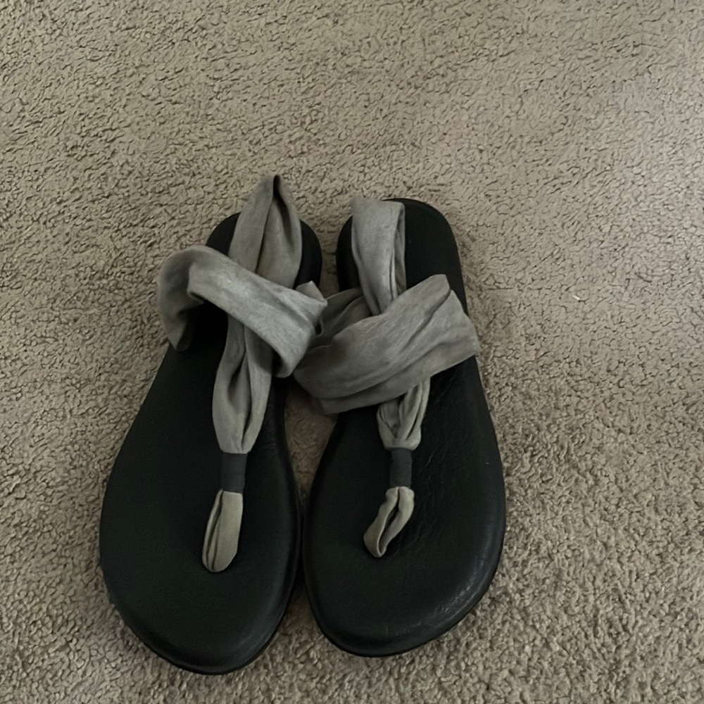 Sanuk yoga sandal